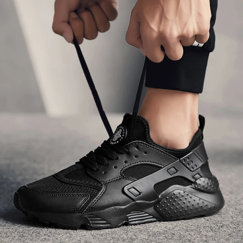 Men's sneakers, breathable, with cushioning.